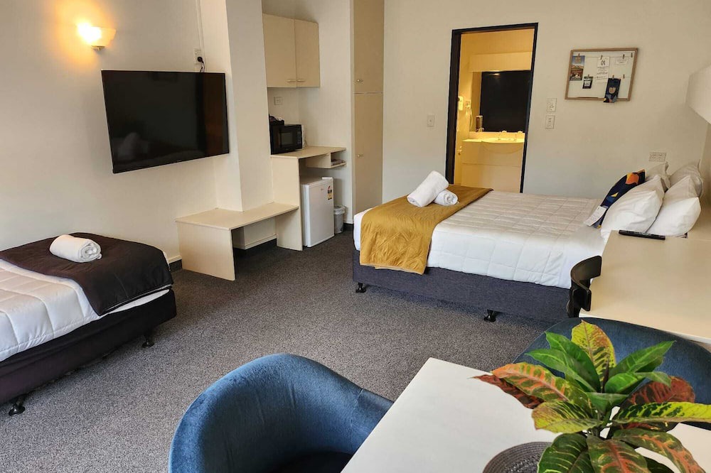 Paraparaumu Beach Hotel | U Studios Paraparaumu, SureStay Collection by BW