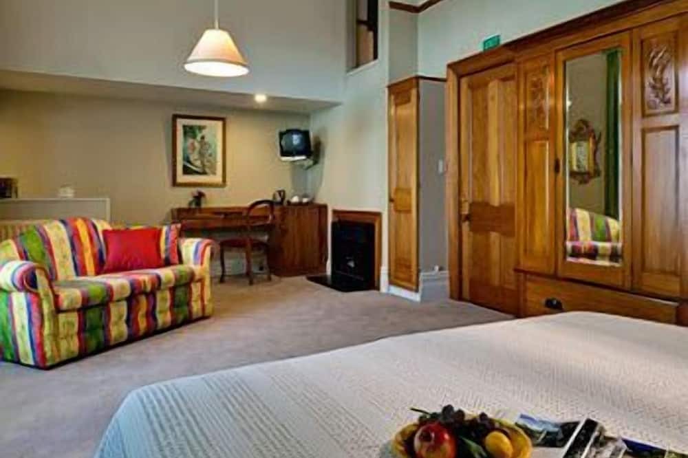 Blenheim Cabin | The Peppertree Luxury Accommodation