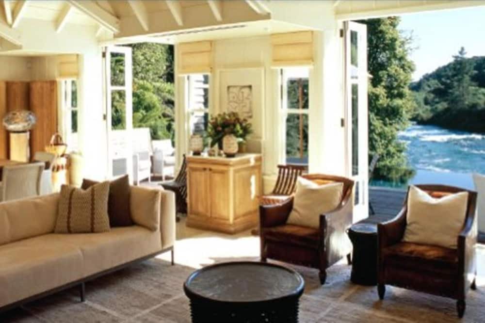 Taupo Cabin | Huka Lodge, Beckons