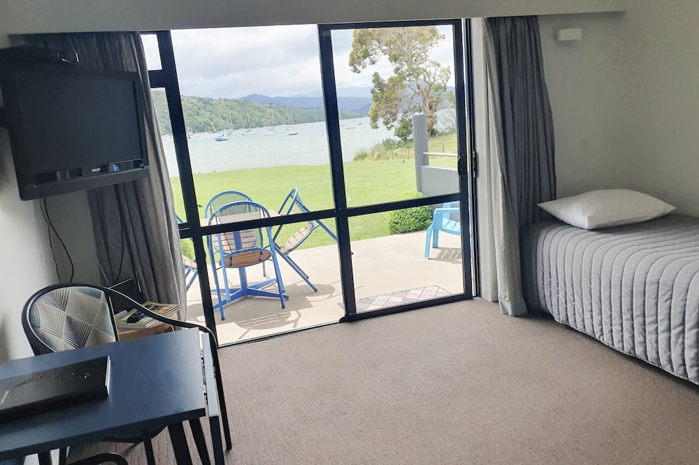 Waikawa Bay Hotel | Bay Vista Waterfront Motel Picton