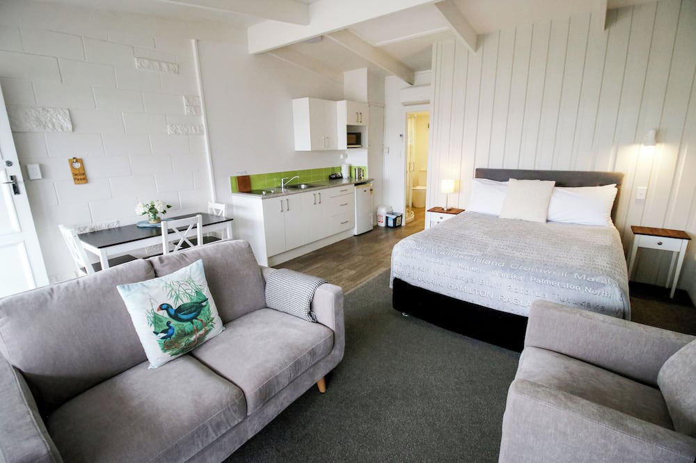 Taupo Hotel | Little Haven