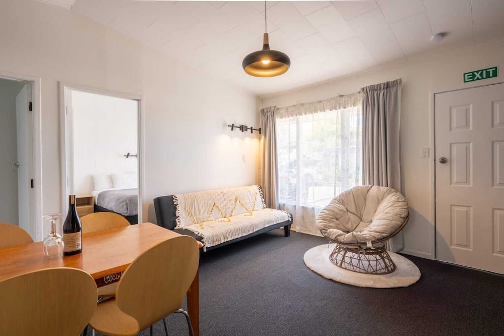 Hastings Hotel | Frimley Lodge Motel