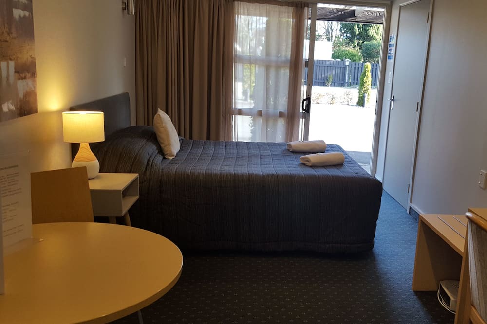 Solway Hotel | Amble Inn Motel - Masterton