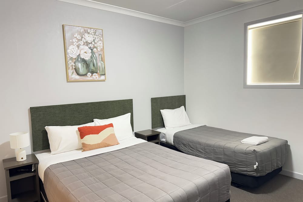 Cambridge Hotel | No1 Motels On Victoria
