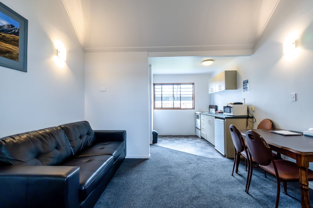 Alexandra Hotel | Centennial Court Hotel