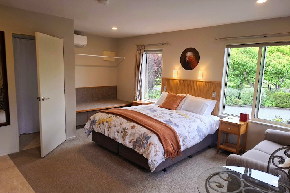 Te Anau Bed & Breakfast | Blue Ridge Studios and Bed & Breakfast