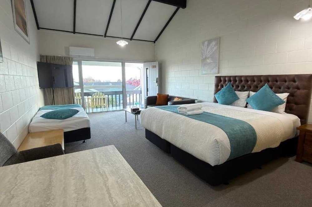 Taupo Hotel | Mountain View Motel, Taupo