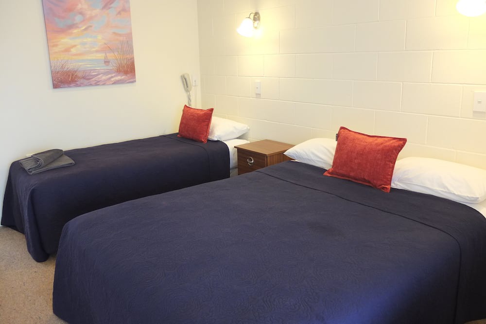 Cambridge Hotel | Colonial Court Motel