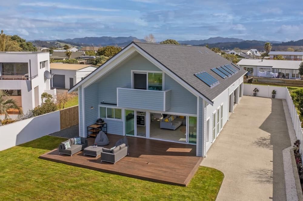 Whitianga House | Beach Views on Buffalo