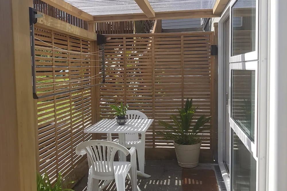 New Plymouth Apartment | Walk in the forest and cycle to the sea