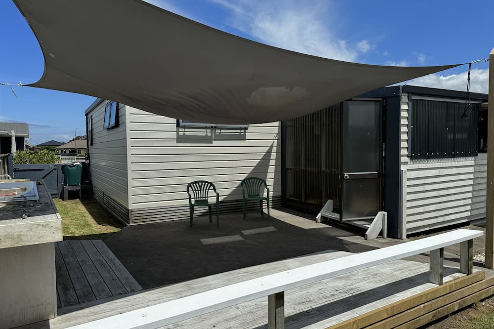 Waihi Beach Cabin | Escape to the idyllic shores of Waihi Beach.