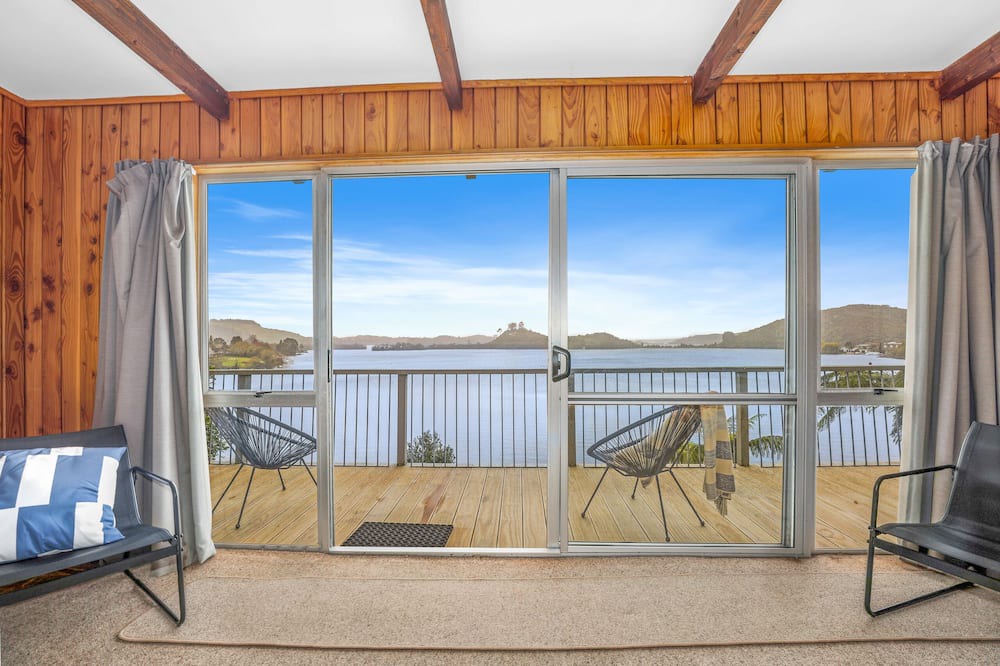Tikitere House | The Lakes Edge - Lake Rotoiti Holiday Home