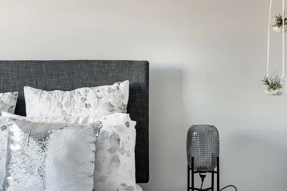 Hamilton North House | Deluxe, Modern Townhouse In Central Location - 3 Bedrooms All With Ensuite