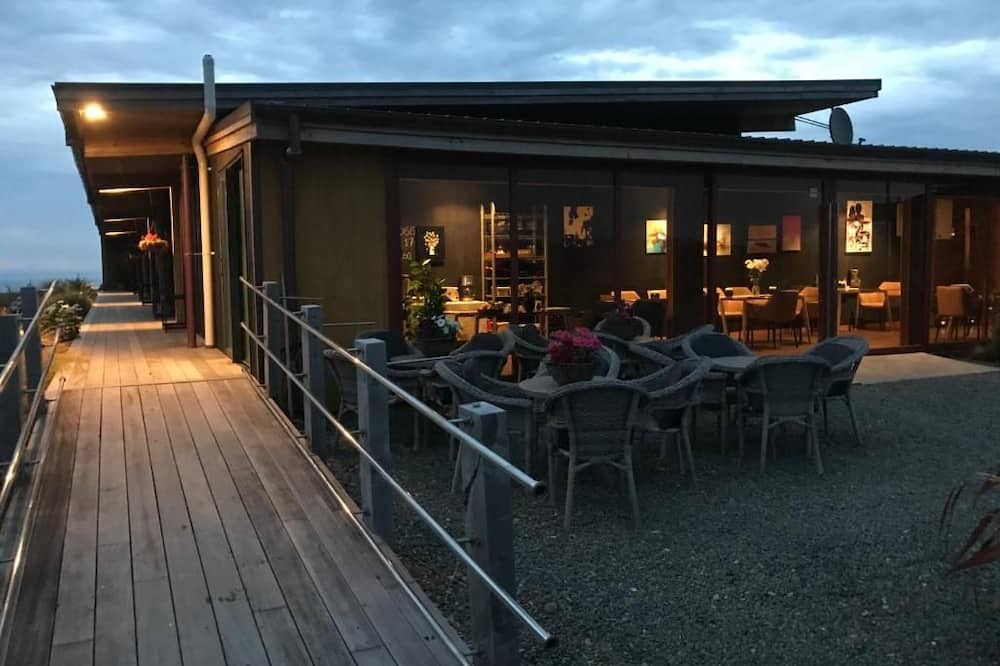 Papatotara Cabin | The Cliffs Seaside Lodge