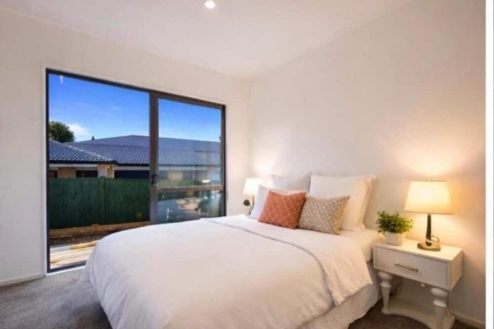 Tawa Hotel | Stylish Tawa Retreat
