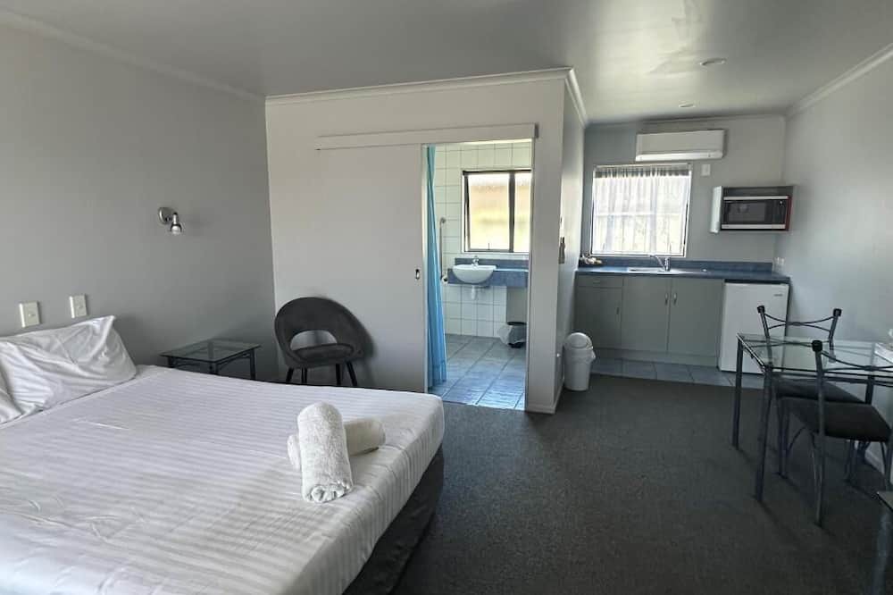 Waiotahi Hotel | Eastland Pacific Motor Lodge