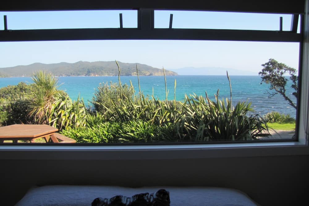 Tryphena Hotel | Tipi and Bob's Waterfront Lodge