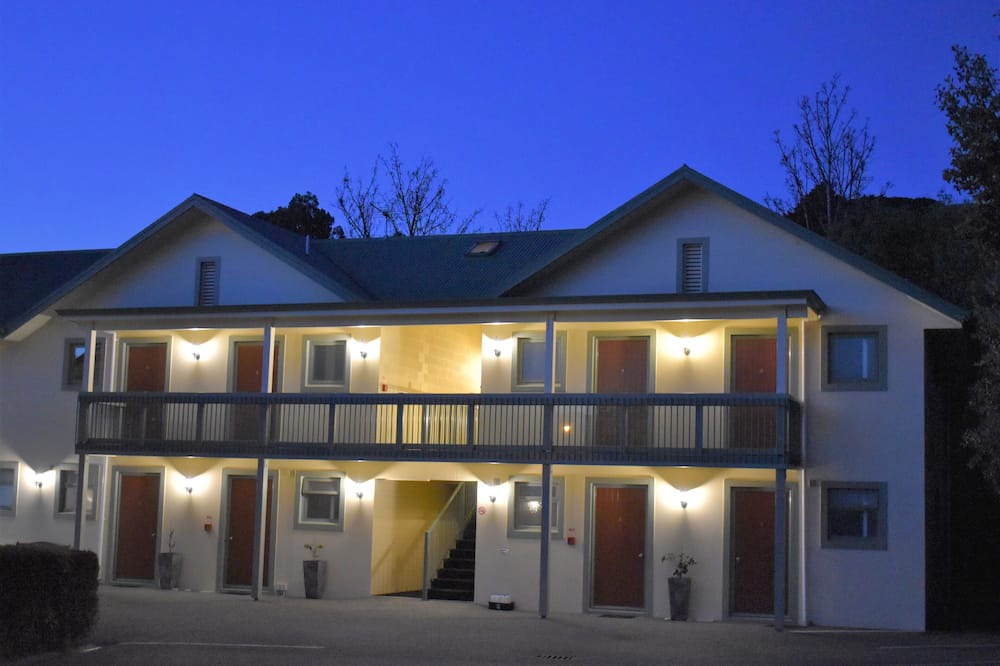 Akaroa Hotel | La Rochelle Motel