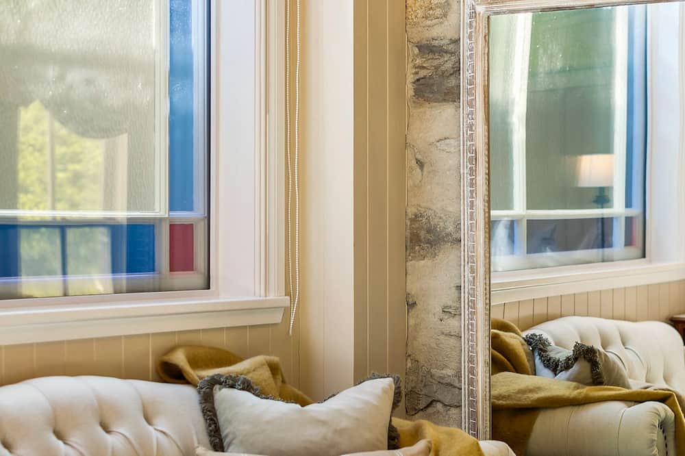Queenstown City Centre Cabin | Hulbert House
