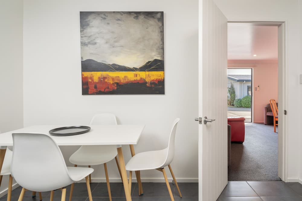 Blenheim Cabin | Grove Park Motor Lodge