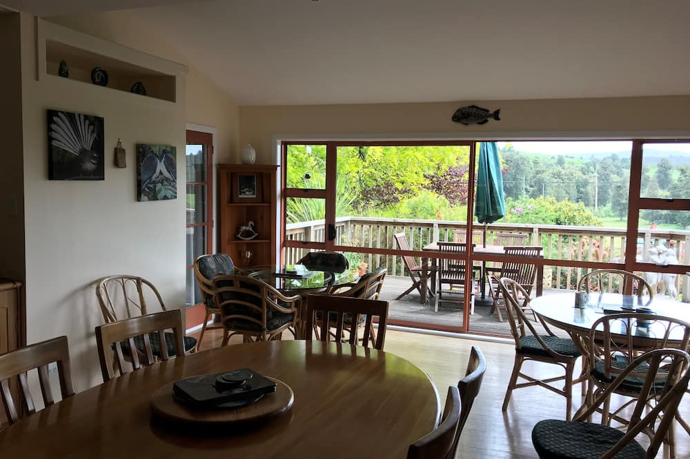 Waitomo Caves House | Waitomo Caves Guest Lodge