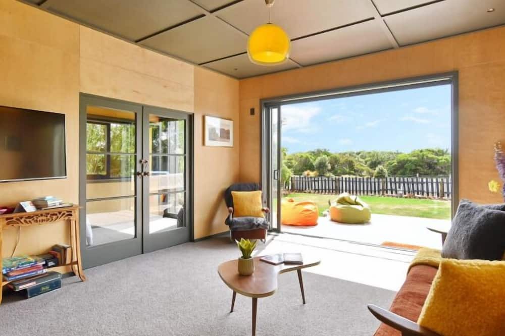 Christchurch Apartment | Splash Hut - Beach front Bach with a retro vibe