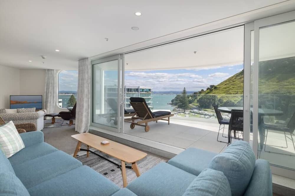 Mount Maunganui Apartment | Oceanside Apartment with Iconic Views!