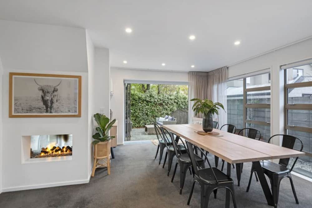 Merivale House | Winchester Haven - Family Home