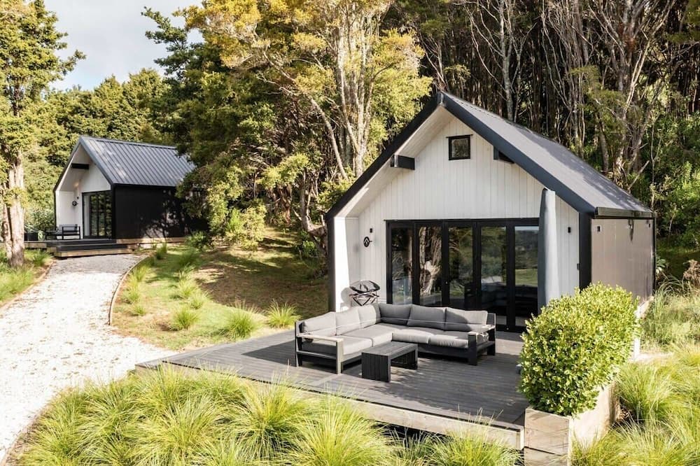 Mangawhai Villa | Ultimate Retreat: Lux Villa w/Stunning Views