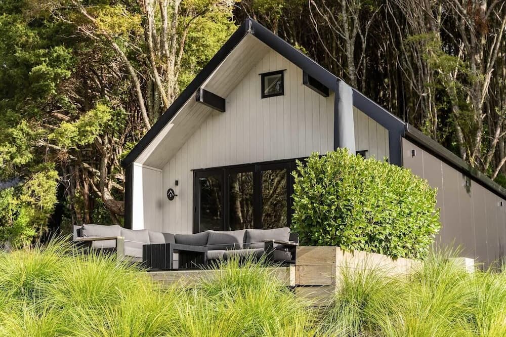 Mangawhai Villa | Ultimate Retreat: Lux Villa w/Stunning Views