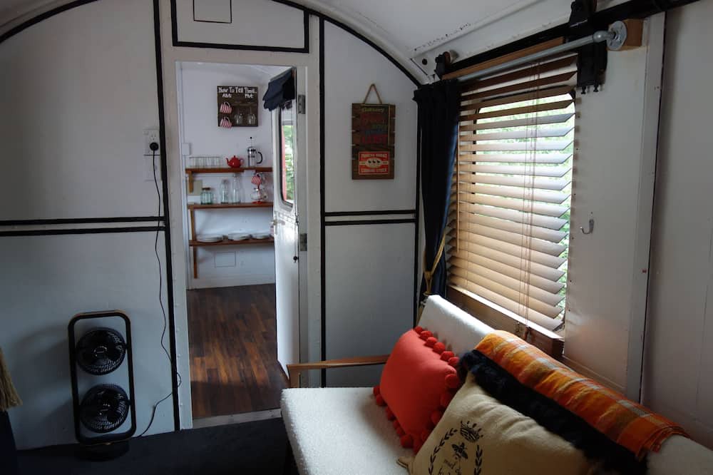 Lower Hutt House | Tiny House Train-eco Stay