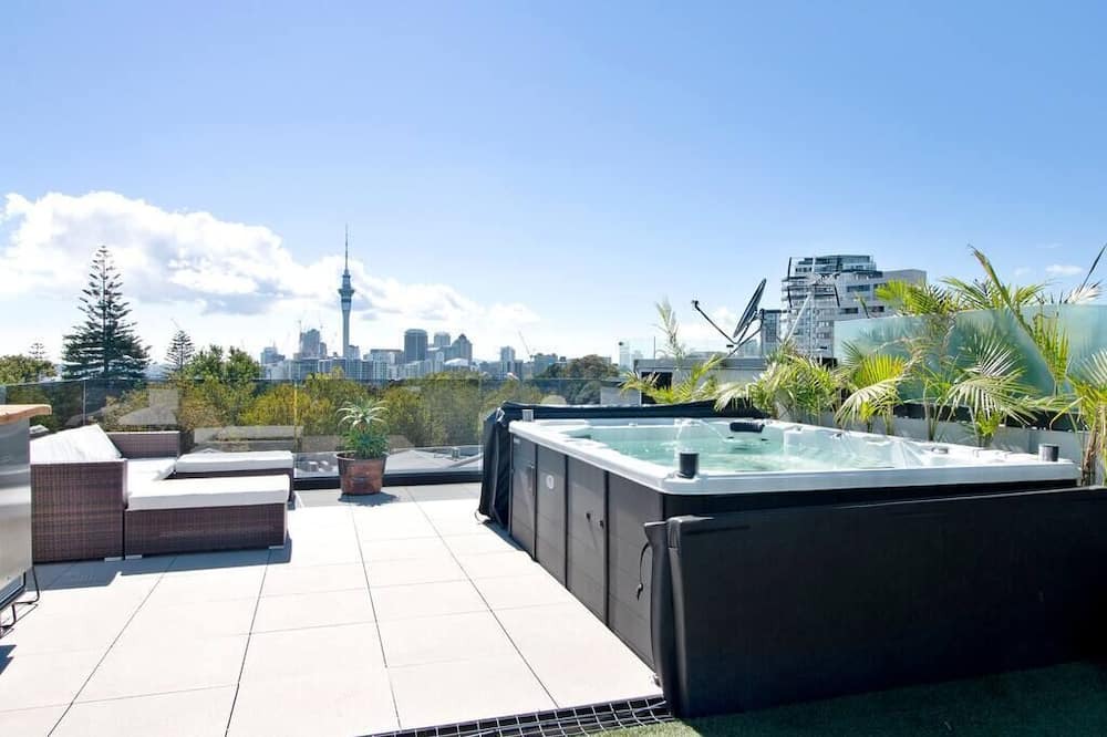 Grey Lynn Apartment | Entertainers penthouse with 5 bedrooms pool & spa