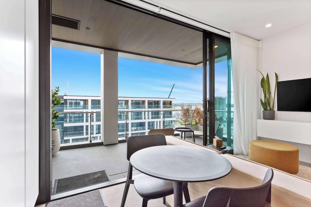 Auckland Central Business District Apartment | Sleek Modern Studio with Balcony by Zodiak Stays