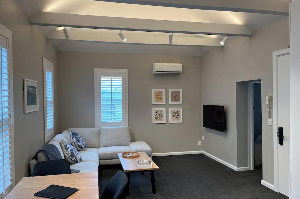 Thorndon Apartment | Tinakori Village Retreat - Renovated apartment in a charming heritage building