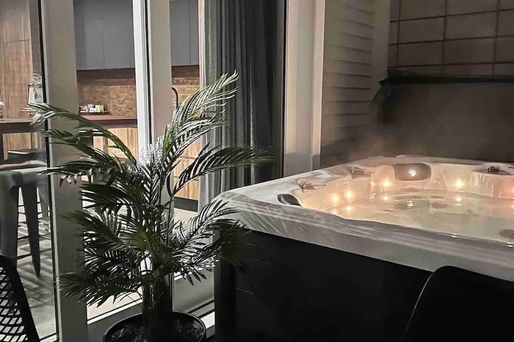 Wellington Apartment | City Spa Retreat