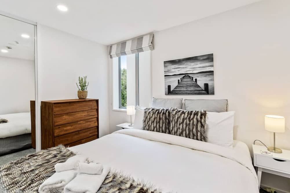 Takapuna Apartment | Hideaway Apartment with Pool & Free Parking