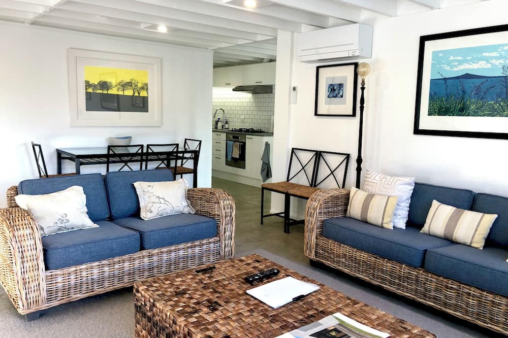 Mahurangi West House | Unique coastal property just 40 mins from the CBD, the ultimate getaway!
