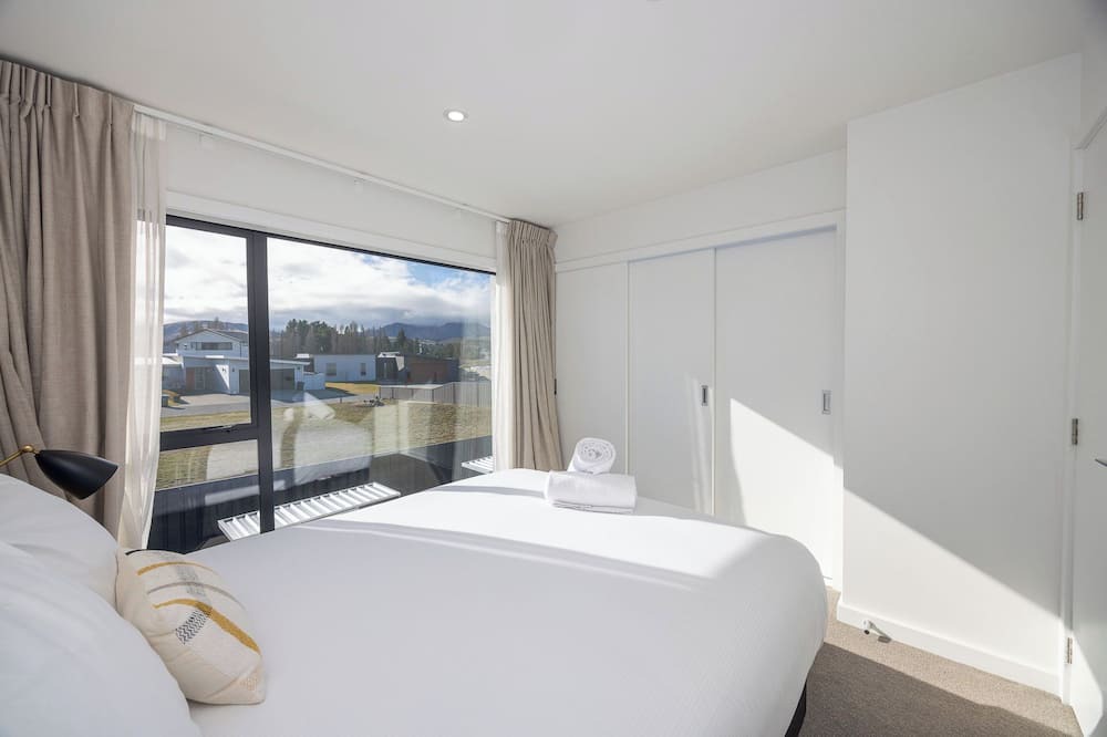 Albert Town Apartment | Alpine Junction Townhouse Apartments