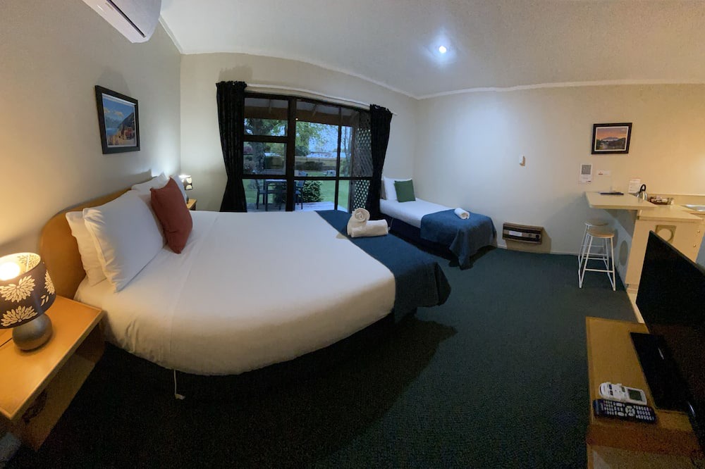 Motuoapa Cottage | Motuoapa Bay Chalets