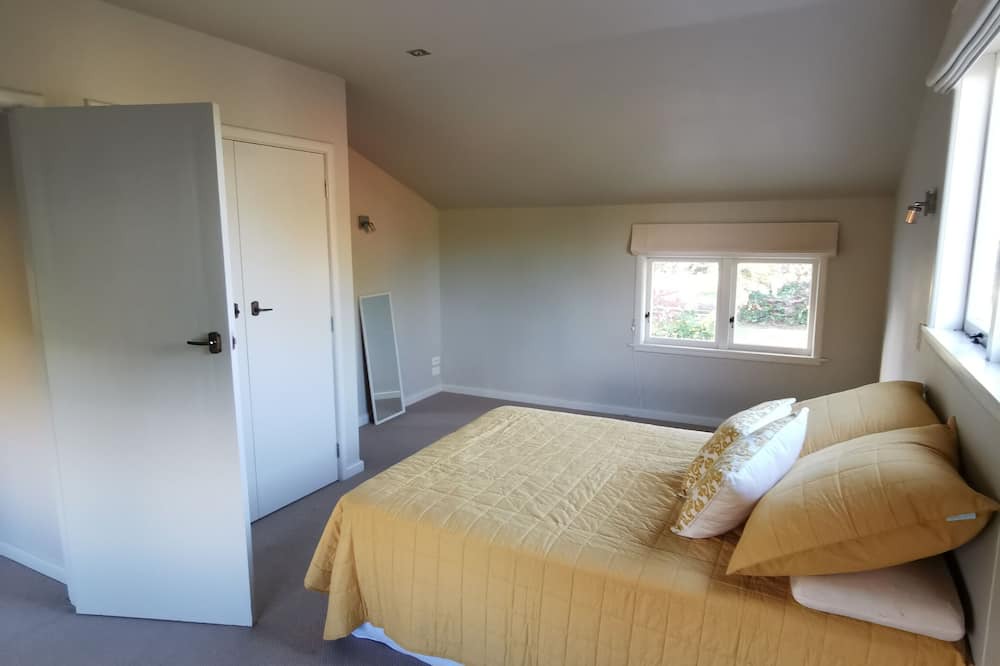 Raukawa Other | Beautiful house w/large deck. 10 mins to Hastings. Horses welcome