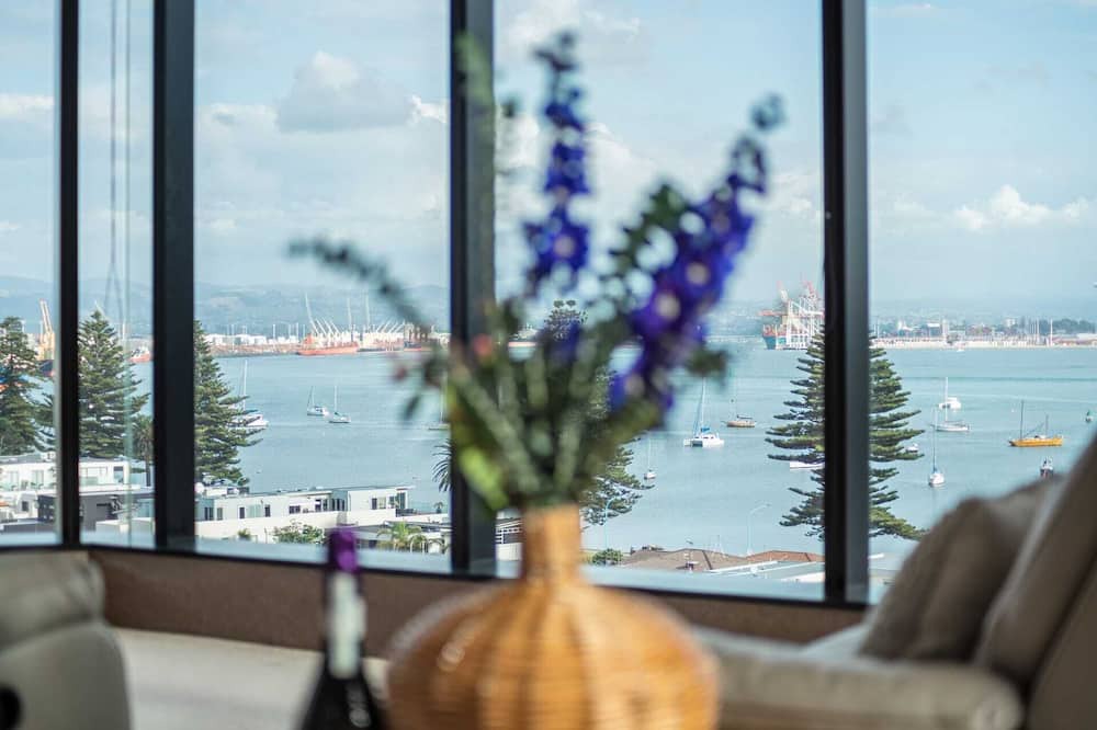 Mount Maunganui Apartment | Superb Elevated Sea Views with Heated Pool, Gym