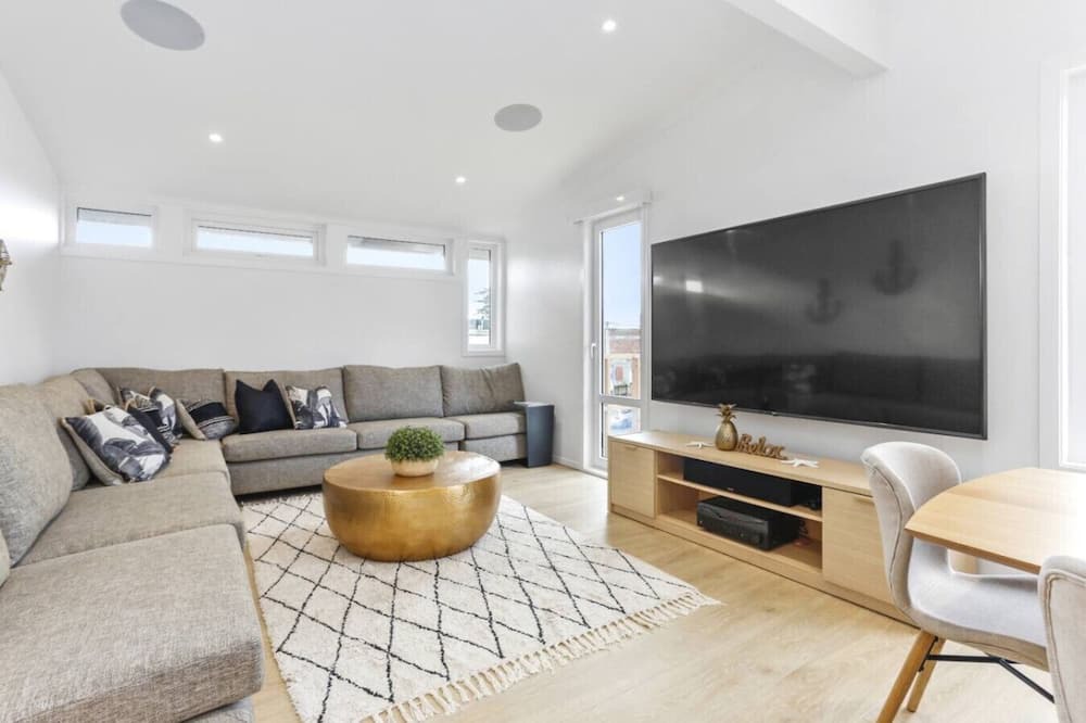 Mission Bay Apartment | Escape to a Private Beachside Family Retreat