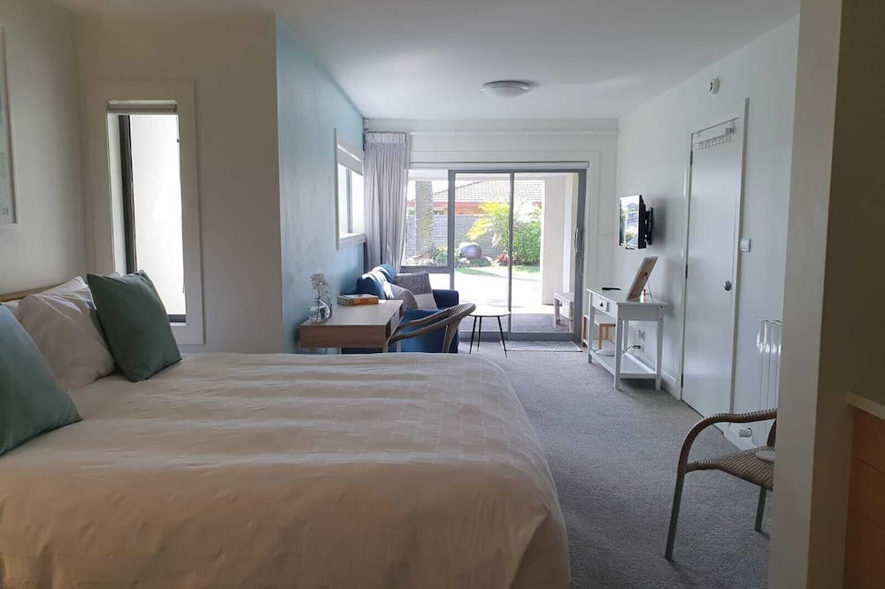 Mount Maunganui Villa | Coastal Studio - 1 minute to Town and Beach