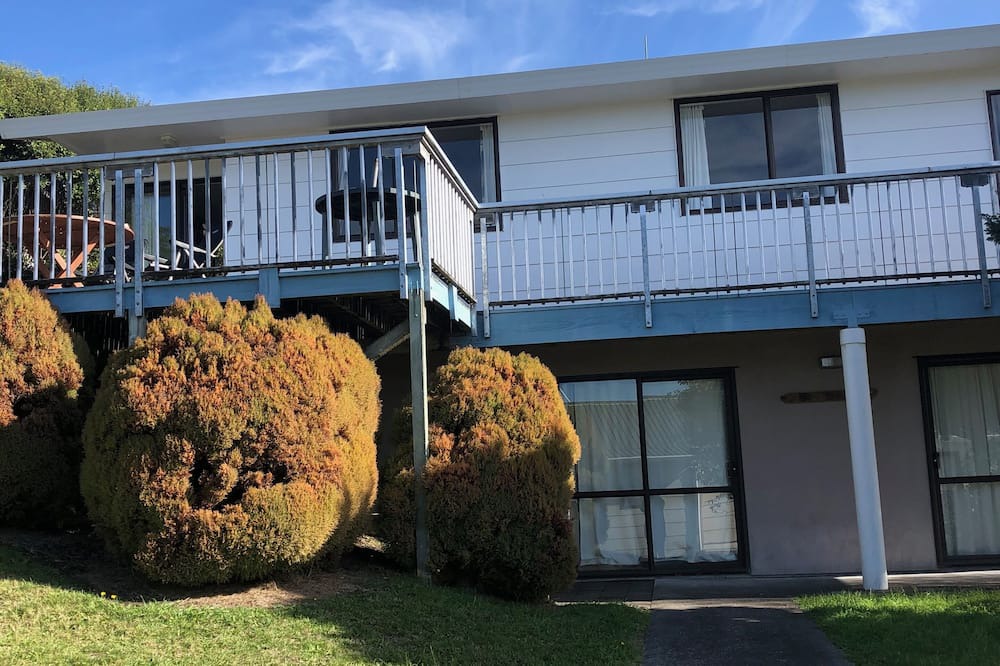 Whareroa Village House | Lake Taupo- Whareroa Village, sit on the deck enjoy the view.