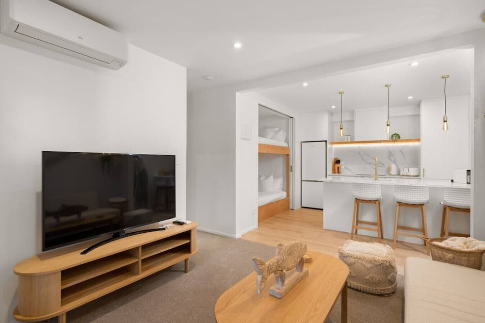 Mission Bay Apartment | Luxury Apart, Garden Views, Full Laundry, Kitchen
