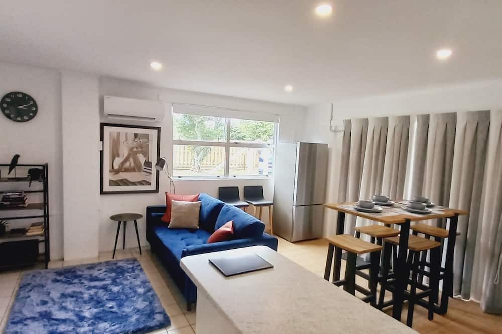 Coromandel Cottage | Coromandel Town Harbourside 29B ~ Boat Parking ~ Central Location