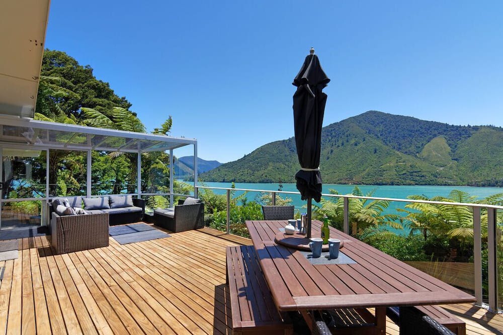 Moetapu Bay Cottage | Aquamarine Dreams - Marlborough Holiday Home