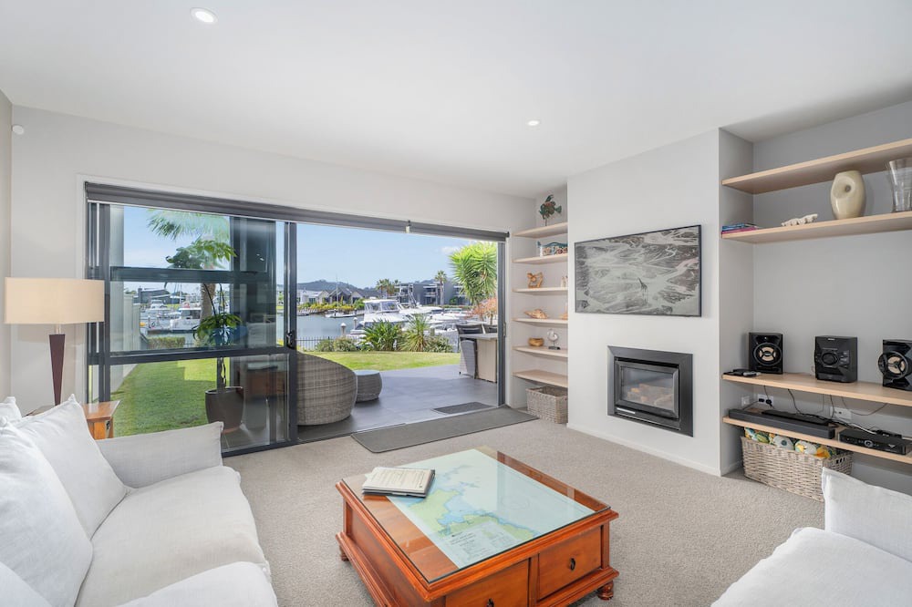 Whitianga Apartment | Sovereign Pier on the Waterways
