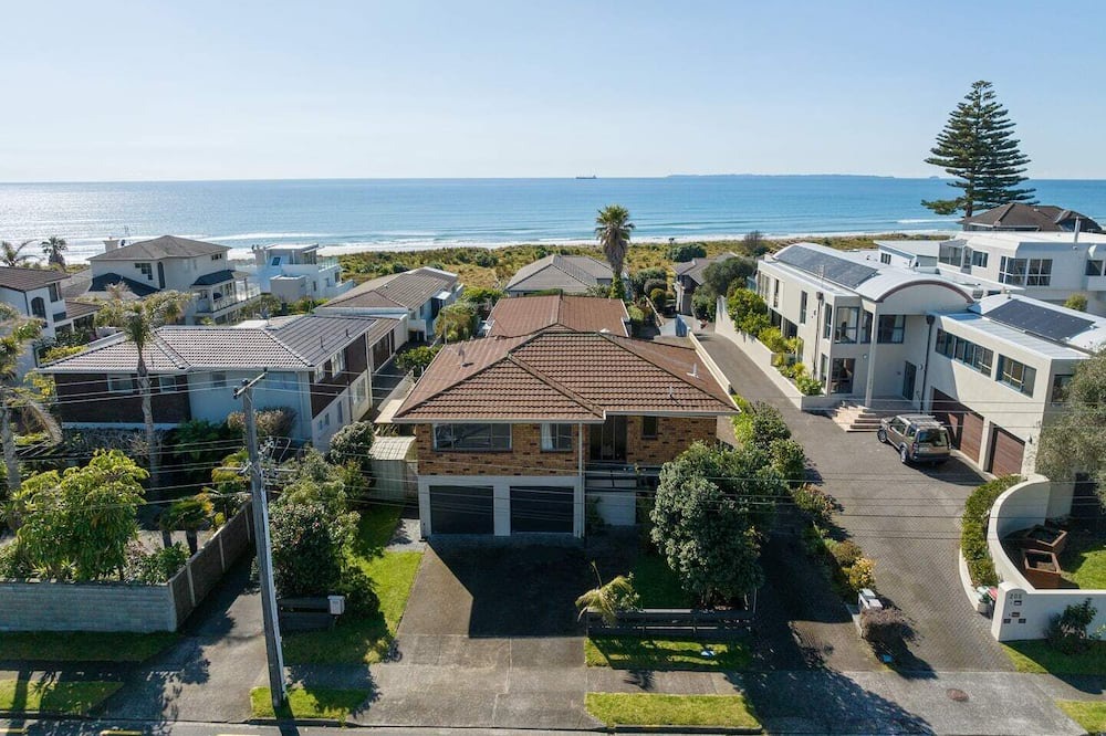 Mount Maunganui House | Magnificent sunrises, Oceanbeach & Sea Views