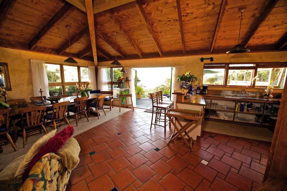 Te Henga House | Bethells Beach Cottages